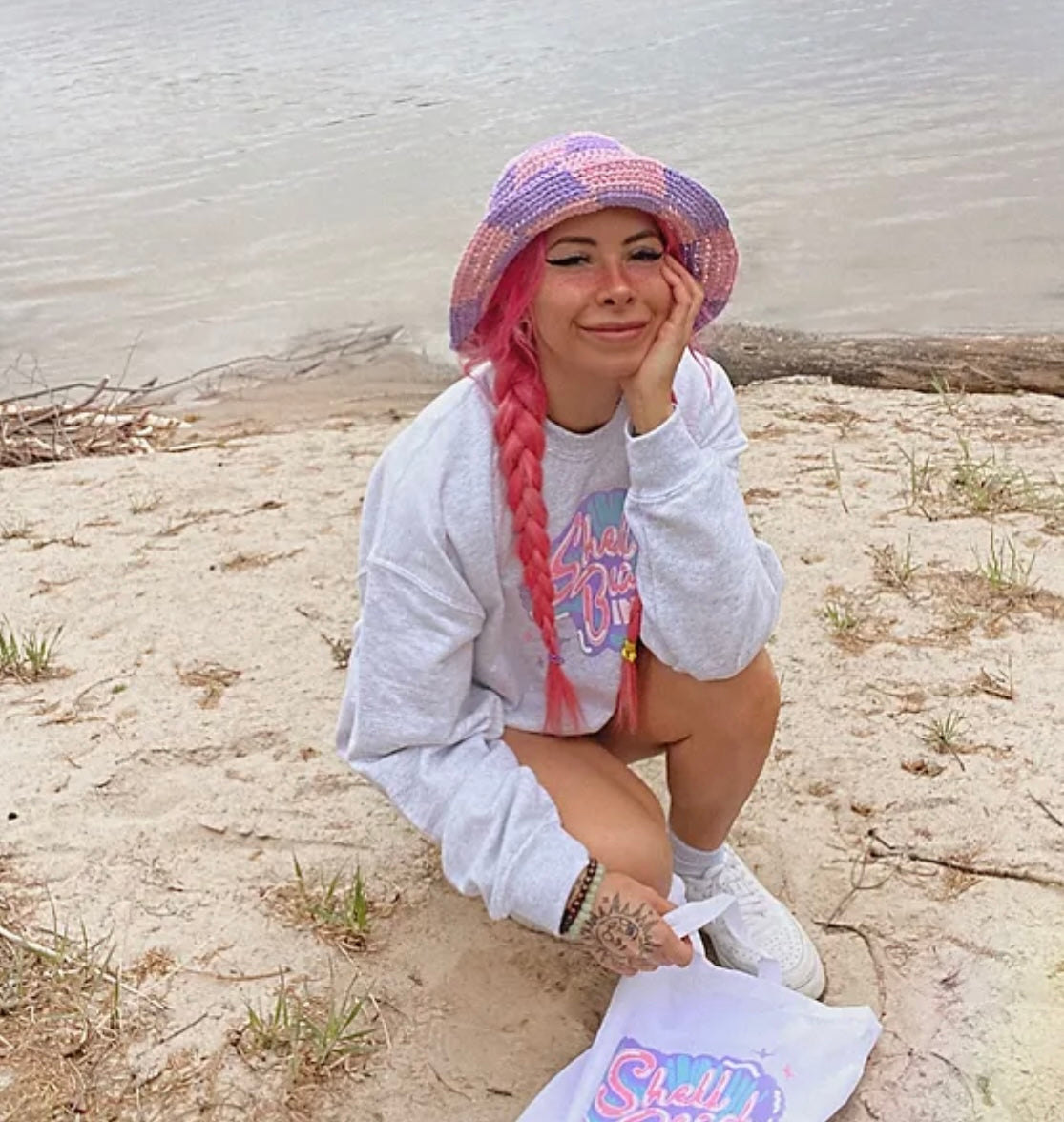 Crewneck Shell beach